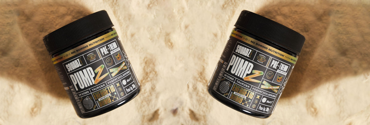 Dois potes de PUMP-Z Energetic Bomb sobre areia