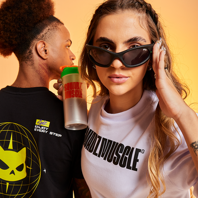 Camiseta Casual Branca com Preto SQUADZ MUSCLE — Casal com coqueteleira