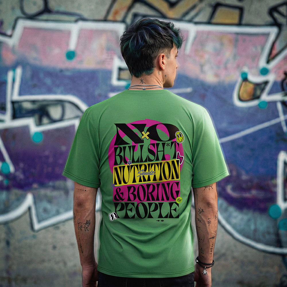 Camiseta Oversized Verde SQUADZ MUSCLE — Homem de costas com a estampa