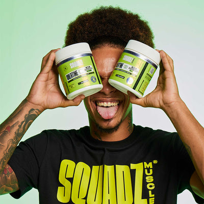 Creatine Creatina 100% Monohidratada 300g — Homem com dois potes