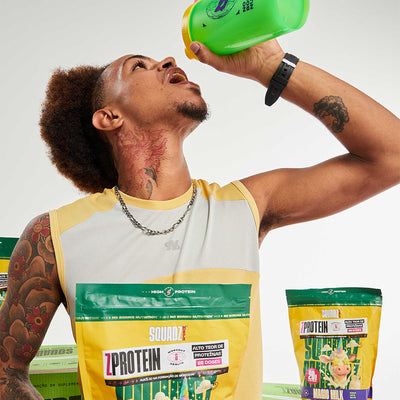 ZPROTEIN 900g — Homem bebendo de coqueteleira