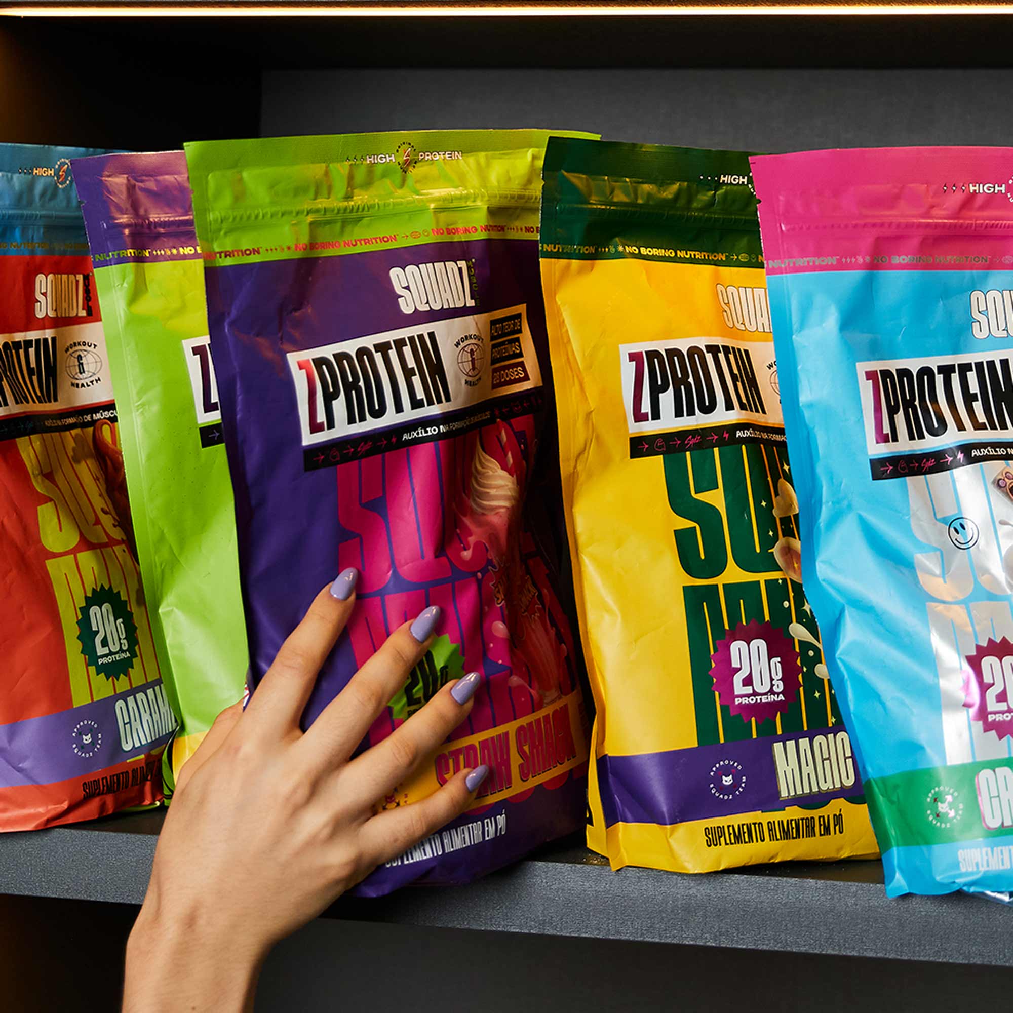 ZPROTEIN Milkshake de Morango 900g — Refis coloridos na prateleira